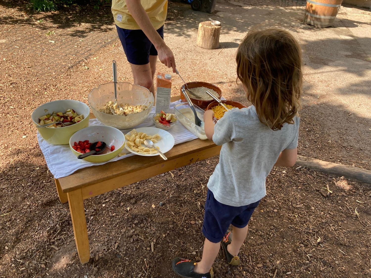 Müsli draussen Kinder